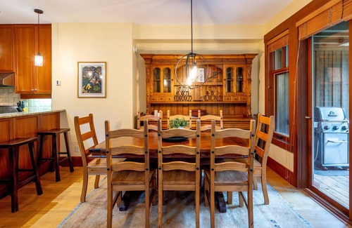 Nordic Estates House | SKI IN/OUT | Spacious 4BR | Private Hot Tub | Double Garage | Managed By Aloha Whistler