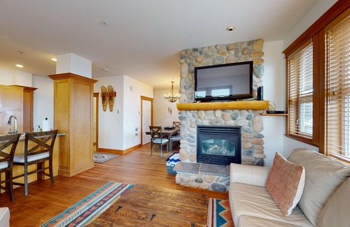 Big White Ski Resort House | Ski-in/out townhome with private mountain-view hot tub - walk to village