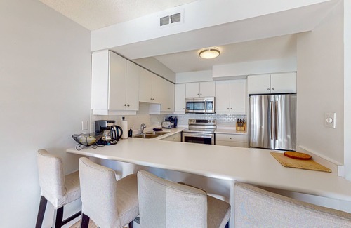 The Blue Mountains House | Ski-in/out townhome with deck, grill, fireplace, central AC & washer/dryer