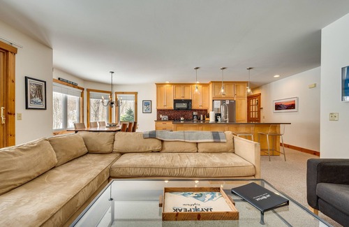North Troy Condo | Ski-In Resort Family Condo w/Deck at Jay Peak!
