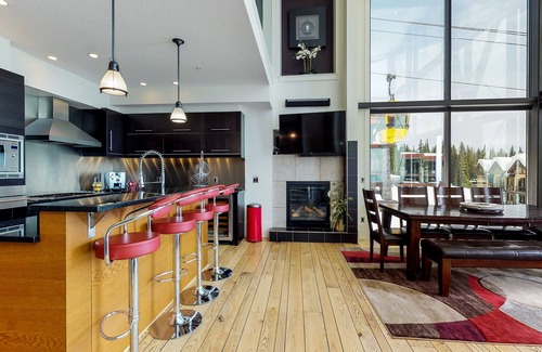 The Edge House | Ski-in/ski-out chalet with WiFi, private hot tub, & mountain views