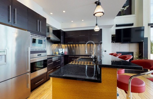 The Edge House | Ski-in/ski-out chalet with WiFi, private hot tub, & mountain views