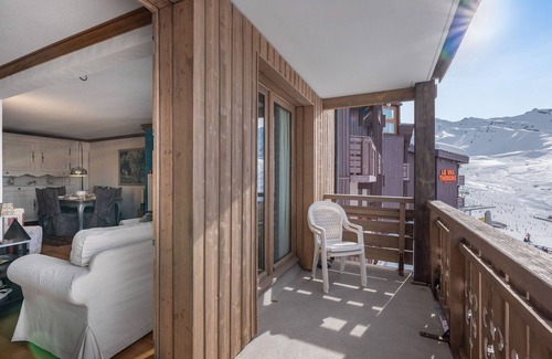 Val-Thorens Apartment | Ski-In/Ski-Out 3-Bedroom Apartment with Sauna in Val Thorens