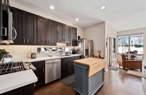 Silvercreek House | Ski-In/Ski-Out, 3BD/3BA, 2 Story w/Garage, by Pool