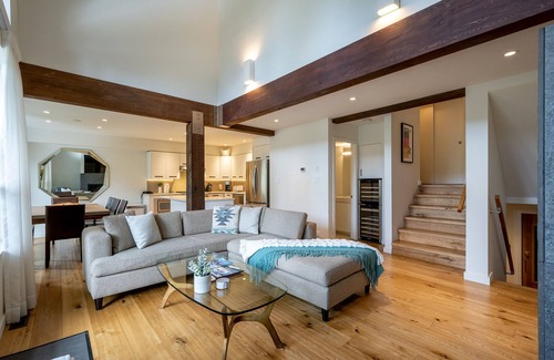 Whistler Village House | Ski In/Ski Out Access | Luxury 3.5BR | Media Room | Hot Tub | Garage | Managed By Aloha Whistler