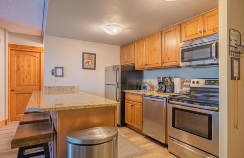 Peak 9 Apartment | Ski In/Ski Out, Amazing Location in Town!