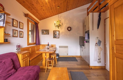 Meribel-Mottaret Apartment | Ski-In Ski-Out Apartment for 6 in Méribel Mottaret