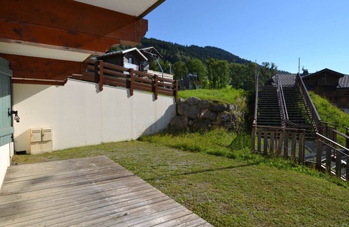 Flumet Apartment | Ski-in/Ski-out Apartment with Large Terrace and Parking