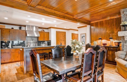 Avon Condo | Ski-In/Ski-Out Condo with a full Kitchen