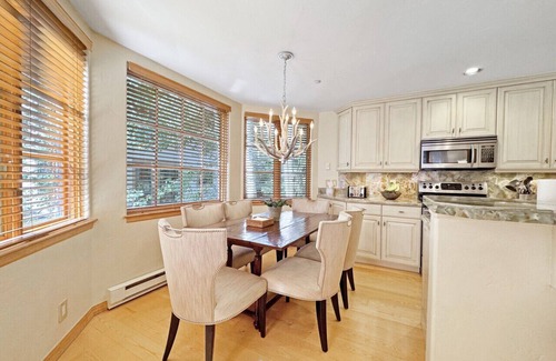 Edwards Apartment | Ski In Ski out, Heated Pool, Hot Tub, Perfect for Family