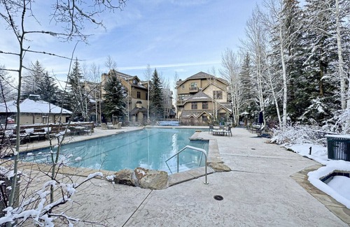 Edwards Apartment | Ski In Ski out, Heated Pool, Hot Tub, Perfect for Family
