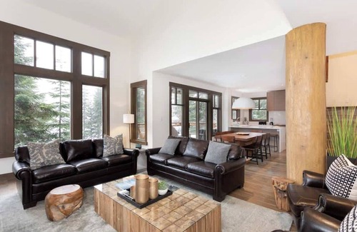 Nordic Estates House | Ski-in-Ski-Out Home, Private Hot Tub, Garage, View