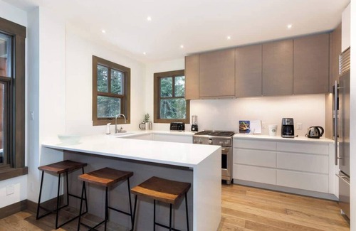 Nordic Estates House | Ski-in-Ski-Out Home, Private Hot Tub, Garage, View
