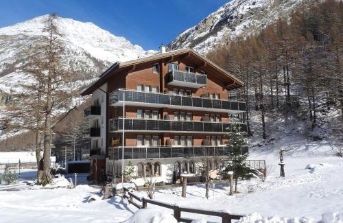 Saas Almagell Hotel | Ski-In/Ski-Out Hotel Sport