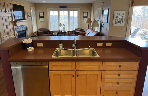 Thompsonville Condo | Ski In/Ski Out Mountain Top Condo at Crystal Mountain