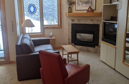 Winter Park House | Ski-in Ski-Out One Bedroom Condo at the Iron Horse