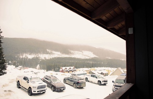 Okanagan-Similkameen House | Ski In/Ski out paradise at Apex Resort!