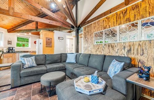 Sugar Mountain House | Ski-in/ski-out roundhouse with ski slope access and streaming services