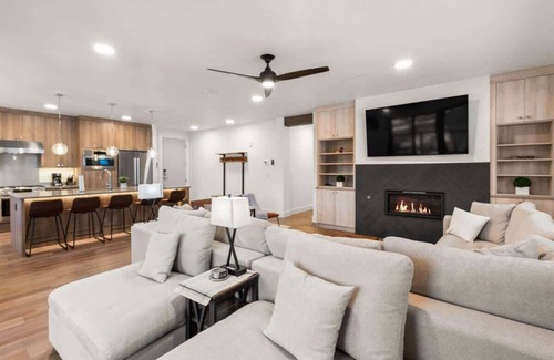 Powder Ridge House | Ski-in/Ski-Out Slopeside Luxury Condo in Big Sky