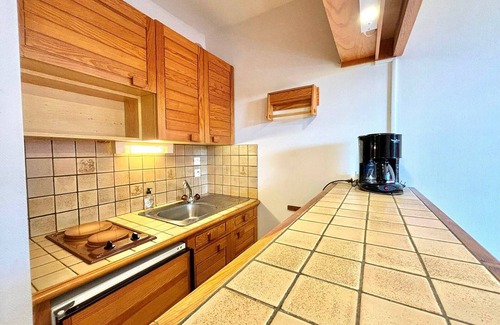 Montcel Apartment | Ski-in studio with balcony, pets allowed