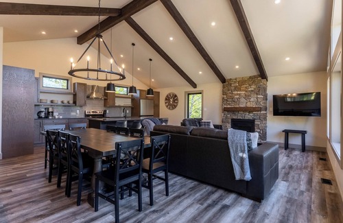East Kootenay House | Ski In to your Private Hot Tub. Foosball Table.