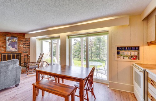 Bromley Mountain Apartment | Ski-inandSki-Out Peru Condo with Fire Pit and Grill!