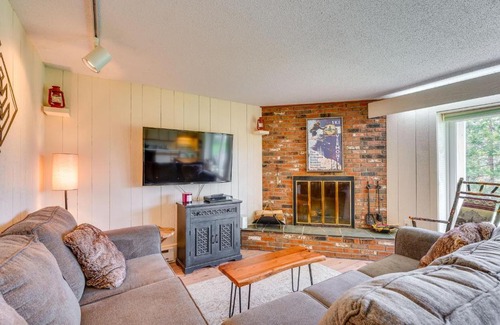 Bromley Mountain Apartment | Ski-inandSki-Out Peru Condo with Fire Pit and Grill!