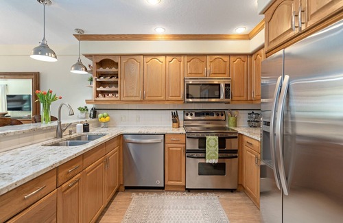 Downtown Park City Condo | SKI N SKI OUT. 5 Min Walk to Historic Main St. Hike, Bike, right out the door
