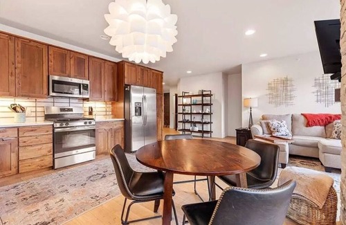 Silverthorne Condo | Ski Powder Getaway on the Blue River with Mountain Views