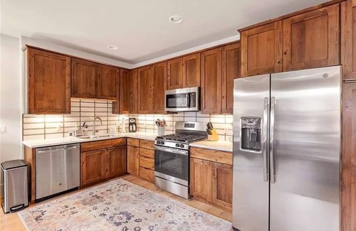 Silverthorne Condo | Ski Powder Getaway on the Blue River with Mountain Views