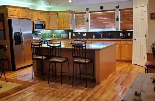 Cottonwood Heights House | Ski Retreat, Huge Kitchen, Hot Tub, Boot Dryer, Outdoor Grill