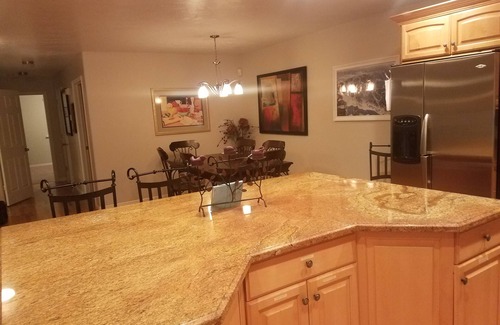 Cottonwood Heights House | Ski Retreat, Huge Kitchen, Hot Tub, Boot Dryer, Outdoor Grill