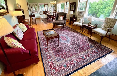 Manchester House | Ski Season dream: 2 bedroom/2 bath, fireplace, dogs welcome