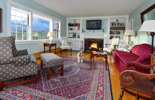 Manchester House | Ski Season dream: 2 bedroom/2 bath, fireplace, dogs welcome