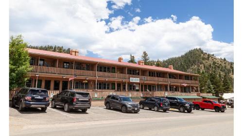 Red River Apartment | Ski View 06 - Ski View 04 Columbine - On Main Street - WiFi - Cable - Fireplace - Trailer Parking In Back - Patio with Gas Gril