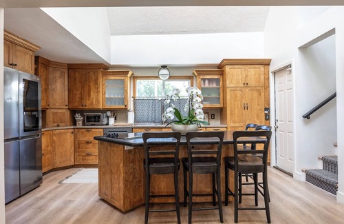 Holladay House | Skiers private retreat- sauna, fireplaces, hot tub