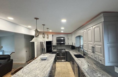 Holladay House | Skiing, Stocked Kitchen, 80" TV, Backyard, W/D