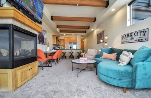 Kimball Junction Condo | skiNewpark35: Walkable w/View, Deck, Hot Tub, Garage