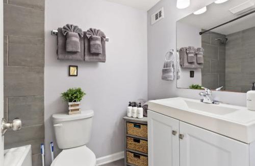 Faubourg Delassize House | Skip to Saint Charles Local Art-Filled Hideaway