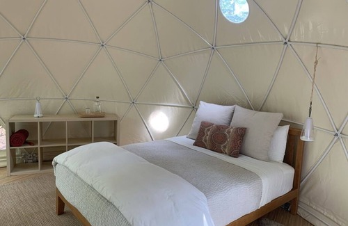 Duluth House | Skogvei Geodesic Dome with Nordic SAUNA, Boathouse & Private Lake access