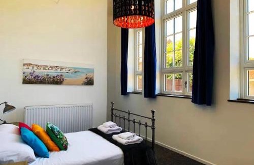Bodham House | Skool House Retreat - 9 bedroom option