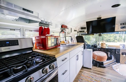 Elton House | Skoolie New River Gorge - Big Blue