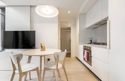 Melbourne Central Business District Apartment | Sky High City Luxury w Huge Deck and Shared Pool