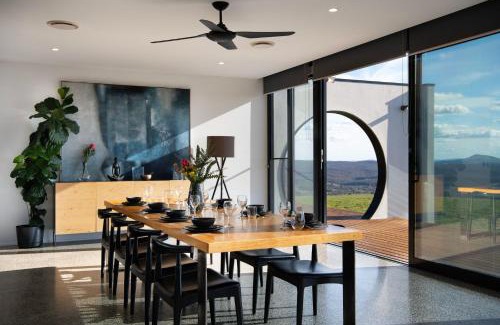 Mount Franklin House | Sky High- iconic ridge-top retreat