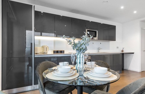 Elephant and Castle Apartment | Sky High Luxury 2 Bed Flat with Jaw Dropping Views
