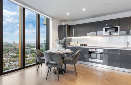 Elephant and Castle Apartment | Sky High Luxury 2 Bed Flat with Jaw Dropping Views
