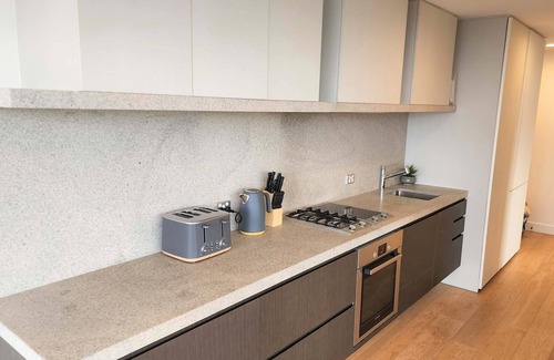 South Yarra Apartment | Sky-high South Yarra luxury 2 bed sleeping up to 4