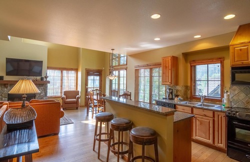 Tamarack Resort House | Sky High Townhome - Mountainside Townhome, private Hot Tub, Pet Friendly