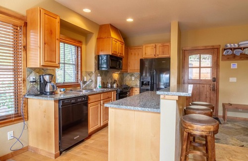 Tamarack Resort House | Sky High Townhome - Mountainside Townhome, private Hot Tub, Pet Friendly