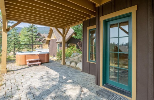 Tamarack Resort House | Sky High Townhome - Mountainside Townhome, private Hot Tub, Pet Friendly